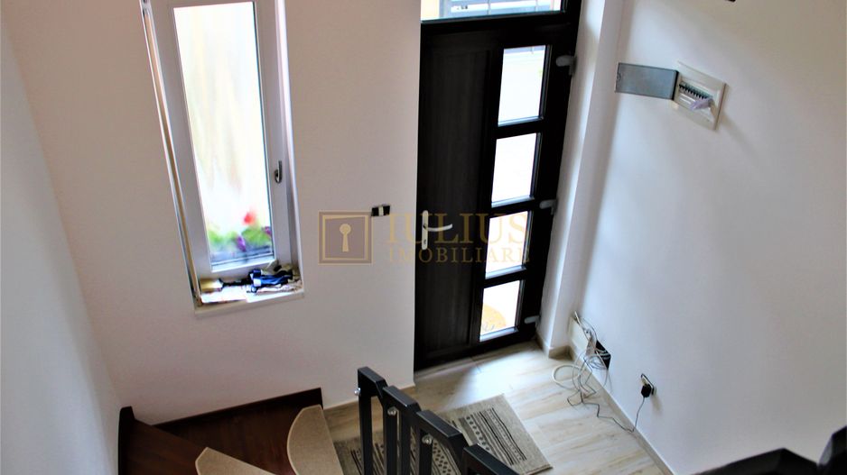 Imobil deosebit, curte spatioasa, centrala proprie, loc de parcare! - Poză 4