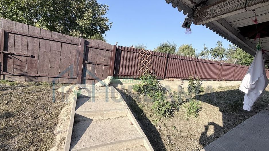 Casă de vânzare în Strunga, județul Iași - 2 camere, teren 1756 mp - Poză 7
