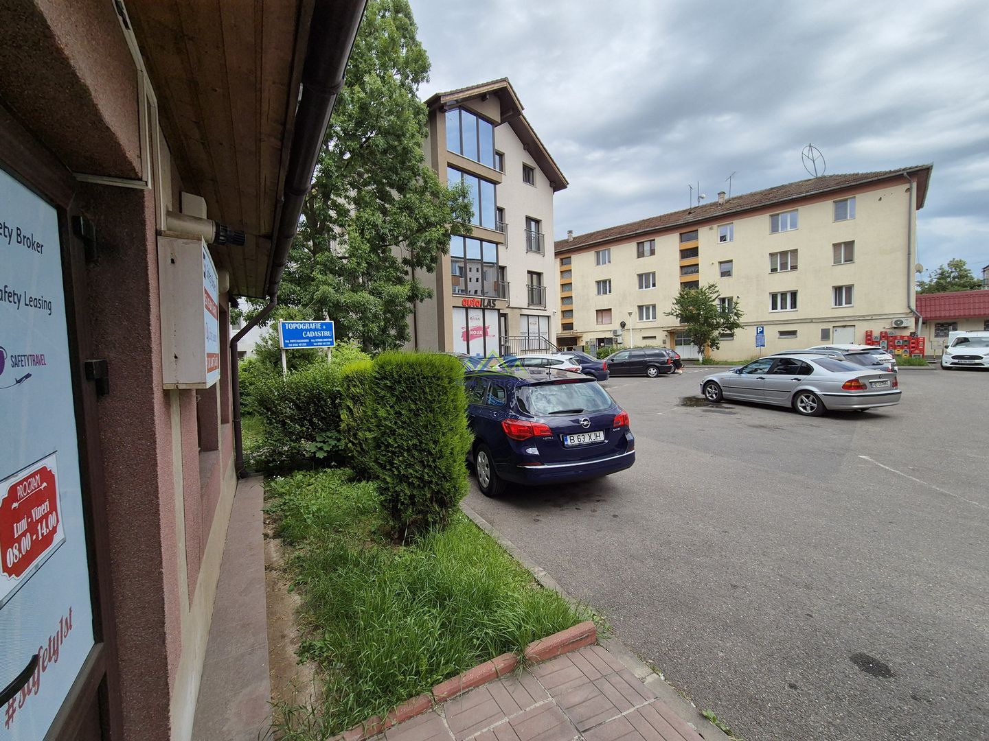 Vand spatiu comercial-tip birouri zona Teatru langa Cladirea Ilaș - Poză 1