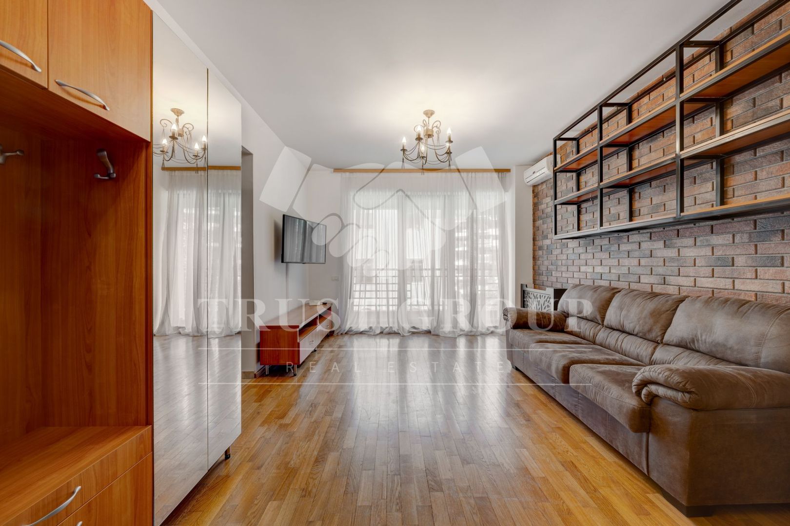 Apartament 3 camere Sisesti | Loc de parcare - Poză 1