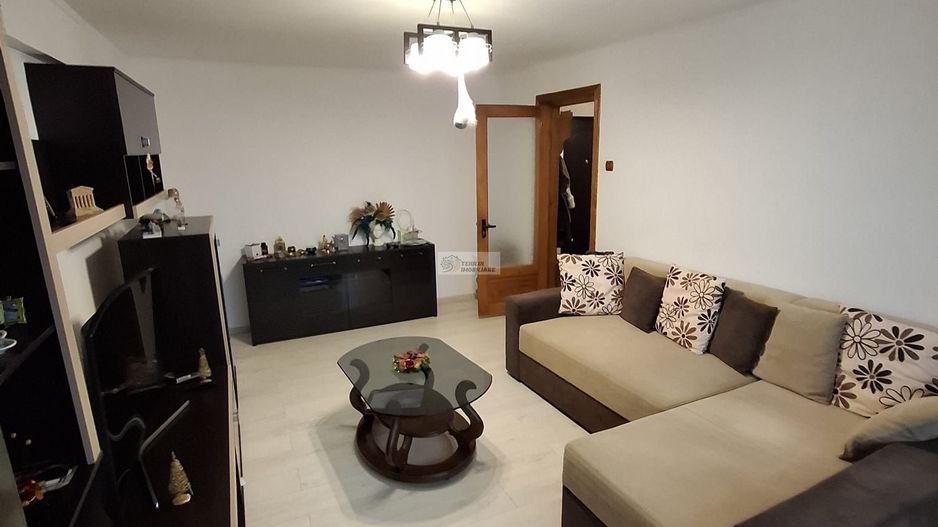 Se vinde apartament 3 camere/ultracentral/Focsani - Poză 2