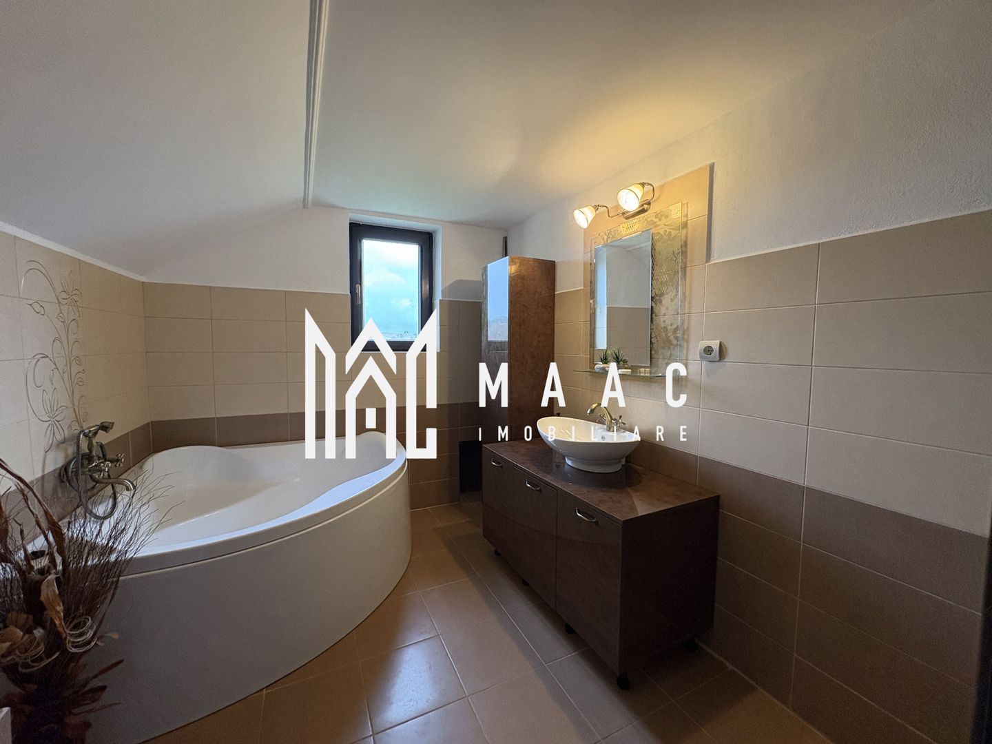 Casa cu 5 camere  I Curte 920 mp  I Tocile - Poză 10