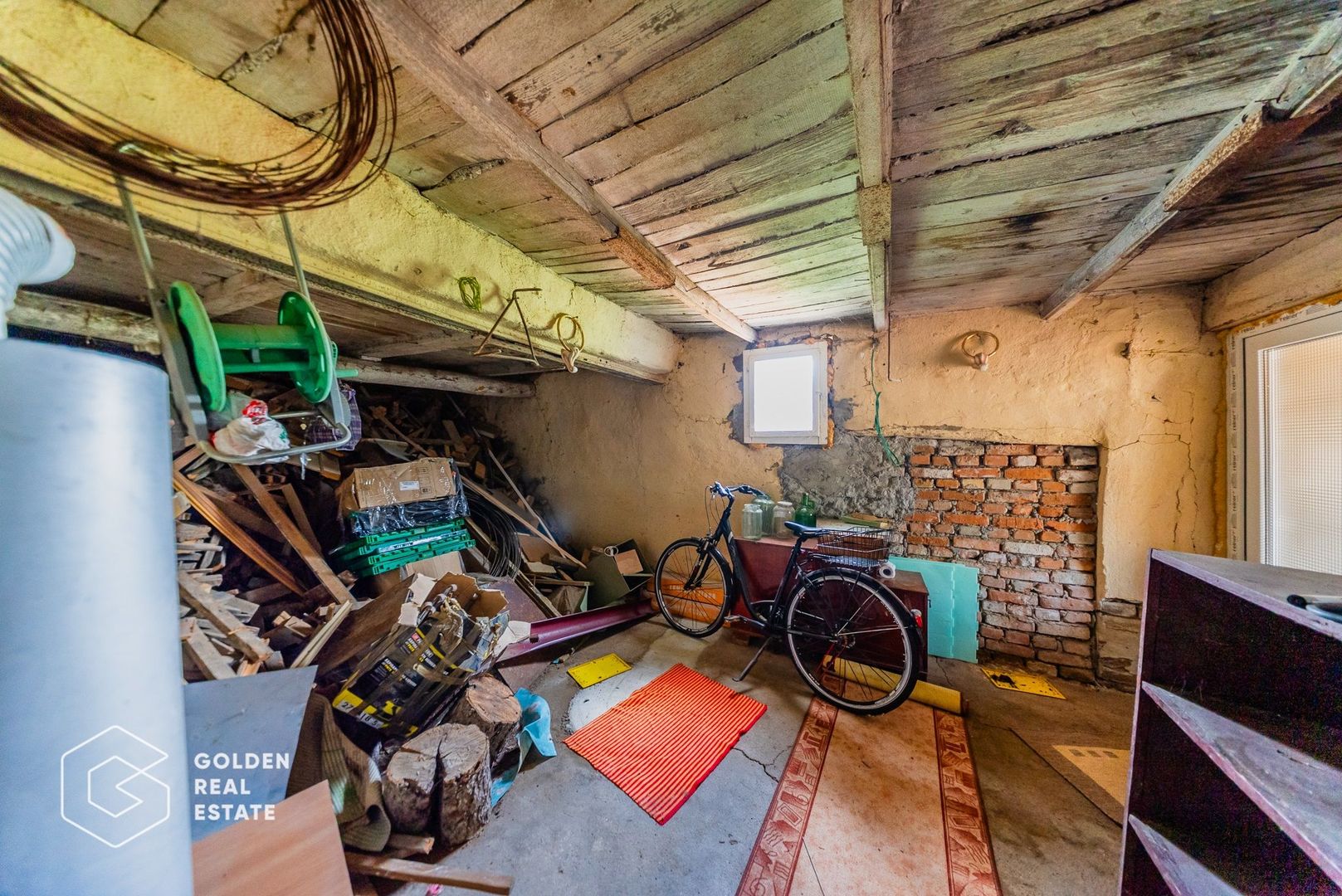 Casa situata in comuna Seitin, la cheie - Poză 33