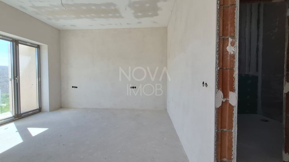 Casa generoasa cu 7 camere, 3 bai, dressing si parcare – Sura Mica - Poză 14
