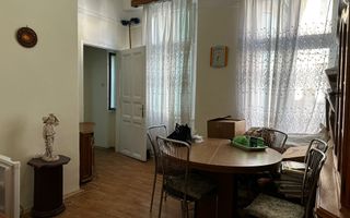Apartament la casa cu 4 camere si acces auto, ultracentral - Poză 4