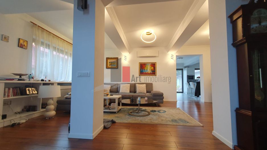 Vila superba Tunari cu piscina - Poză 7