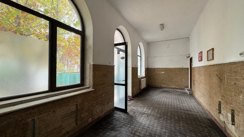 Imobil comercial si piscina functioala Piata Victoriei - Poză 3