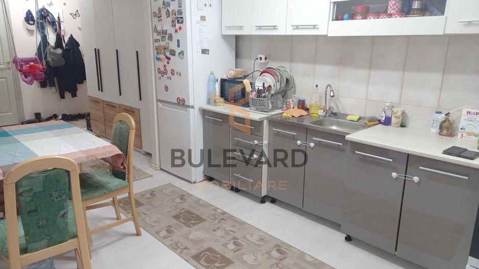 Apartament cu 3 camere, zona strazii  Florilor! - Poză 1