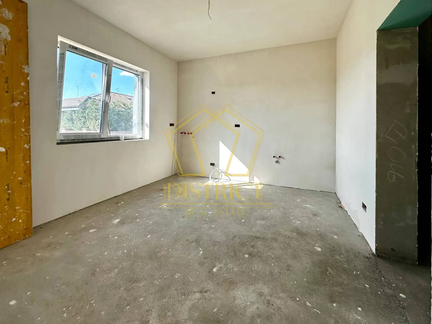 Duplex superb cu 5 camere despartit prin garaj | Dumbravita - Poză 2