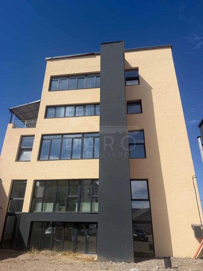 Cladire birouri / clinica medicala - Poză 1