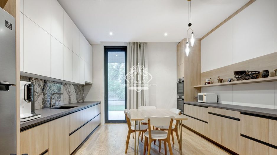 Floreasca | Parcul Verdi | 3 camere | 253mp | 120mp curte | 4000 euro + TVA - Poză 11