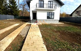 Casa noua, P+M, 4 camere, terasa, teren 550 m2, central, Cornu