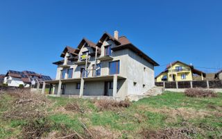 Vand vila la rosu cu teren 2700mp - Poză 2