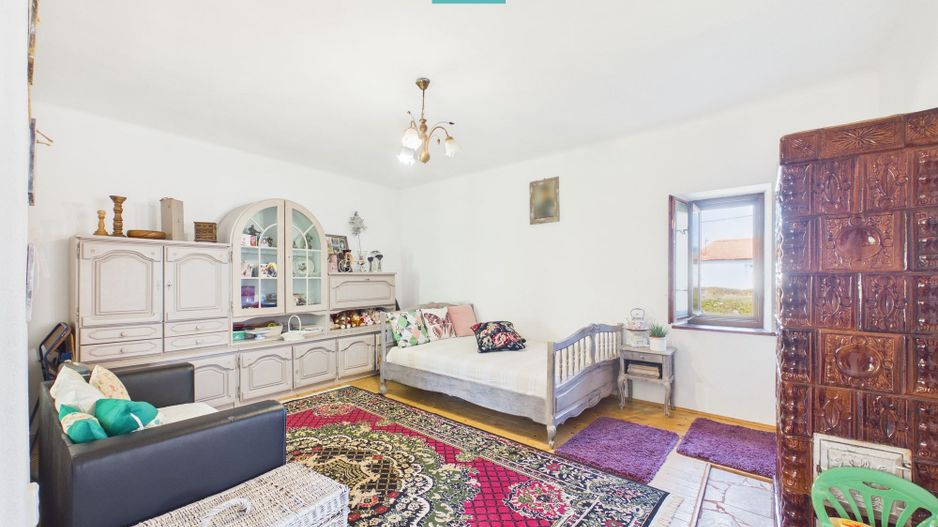 Casă cu 6 camere pe teren de 2029 mp – Miniş - Poză 13