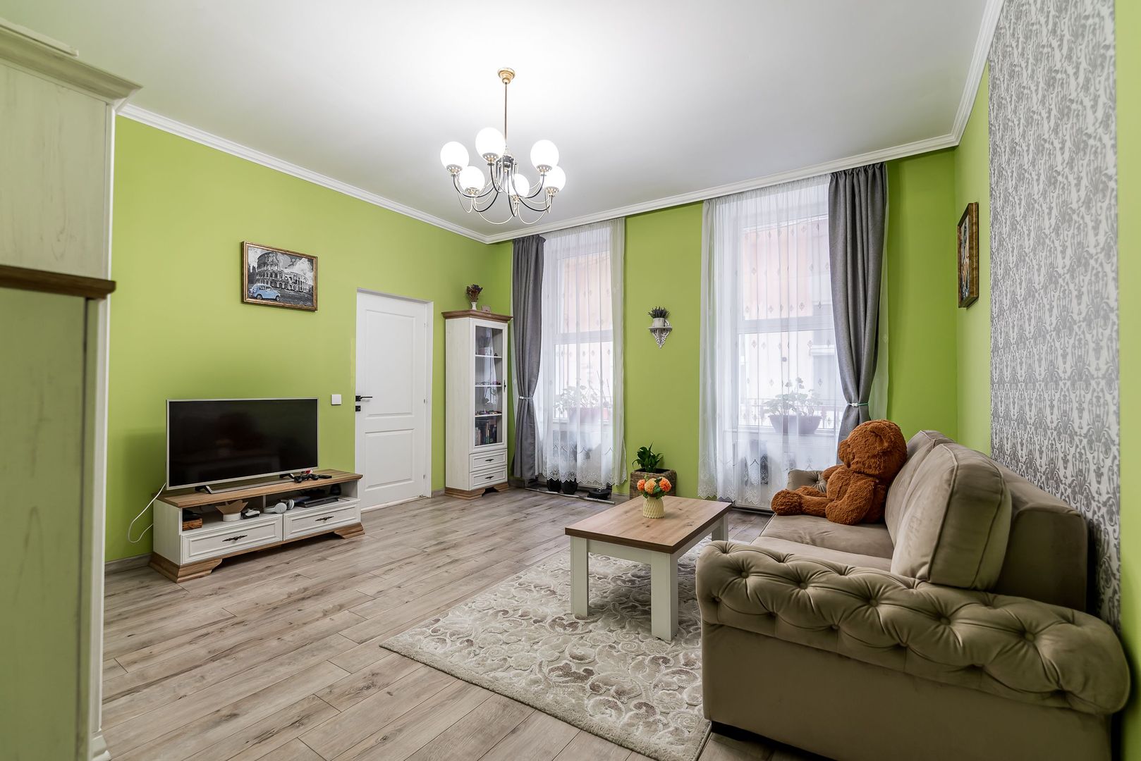 Apartament 2 camere - ultracentral - etaj intermediar - Poză 1