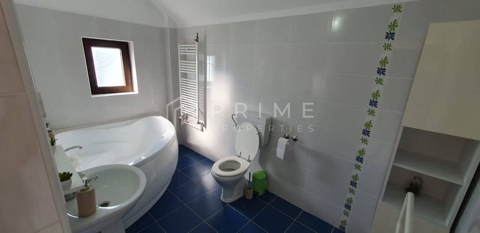 Casă individuală elegantă – Corunca, curte spațioasă - Poză 7