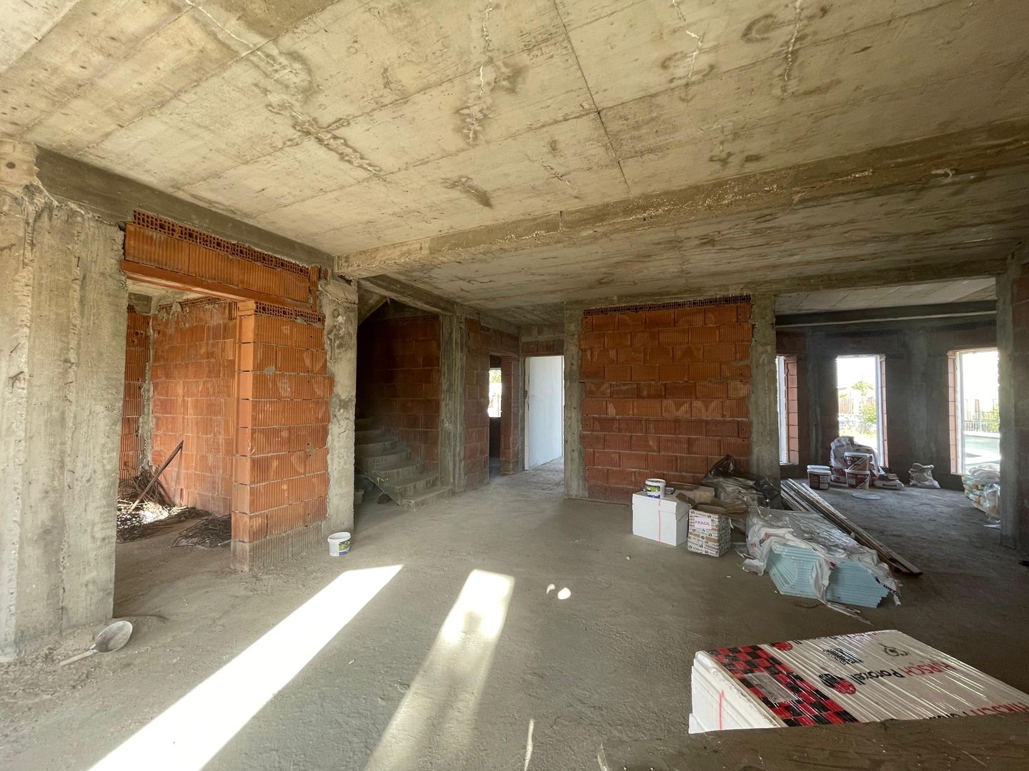 Casă individuală cu 6 camere și teren generos de 735mp |Moșnița Veche| - Poză 2