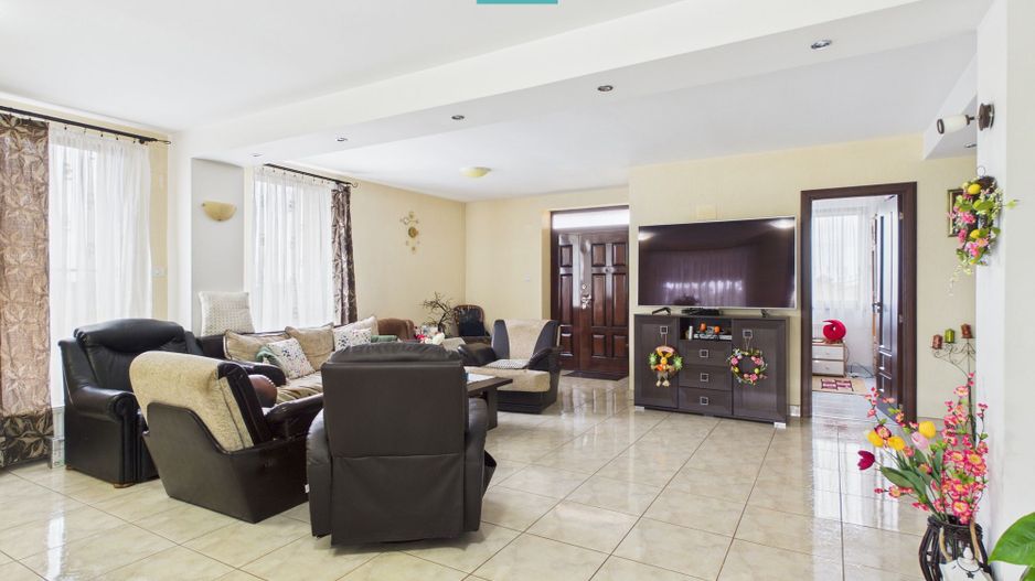 Vilă cu 6 camere și teren generos în Șagu - Poză 15