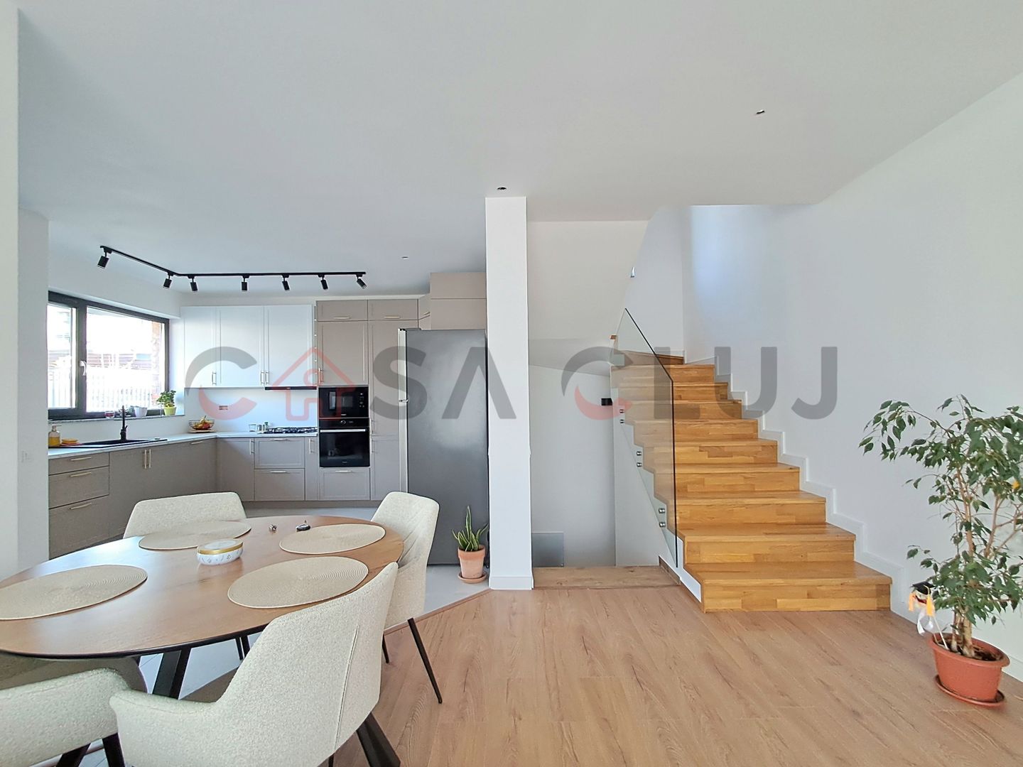 Duplex  5 camere La Cheie in Europa!! - Poză 1