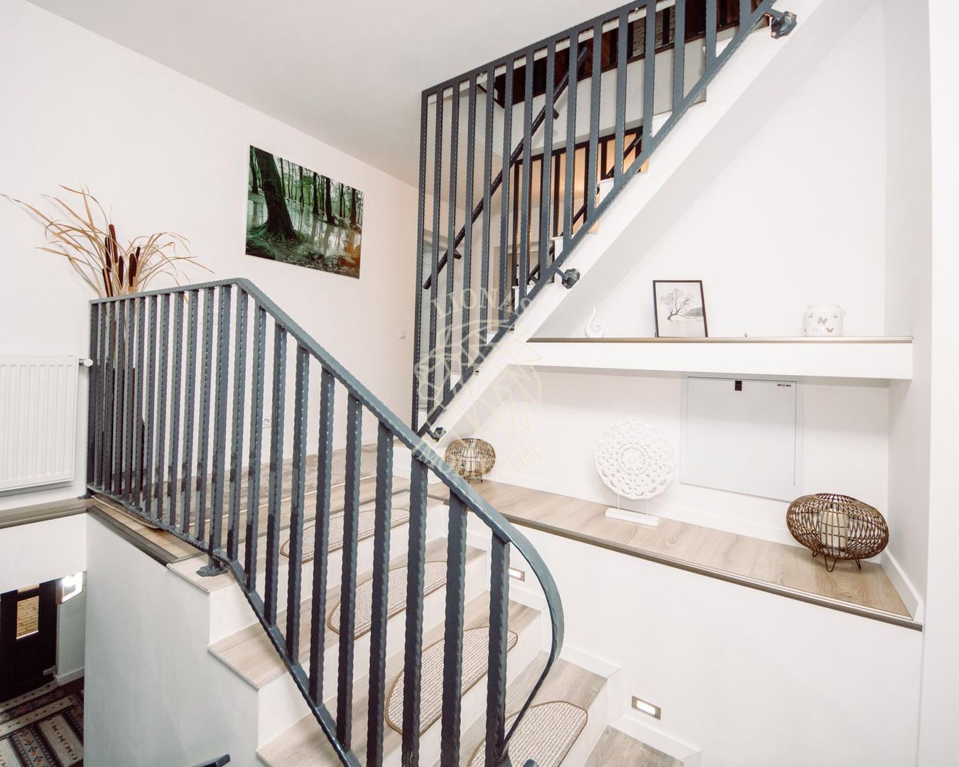 Pensiune Moderna 200 mp-teren 1000 mp-foisor-terasa-balcoane-Colibita - Poză 9