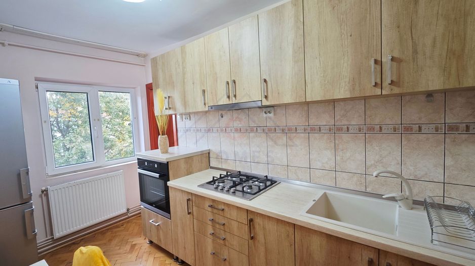 Apartament mare, decomandat, bucatarie separata. PET FRIENDLY. - Poză 4