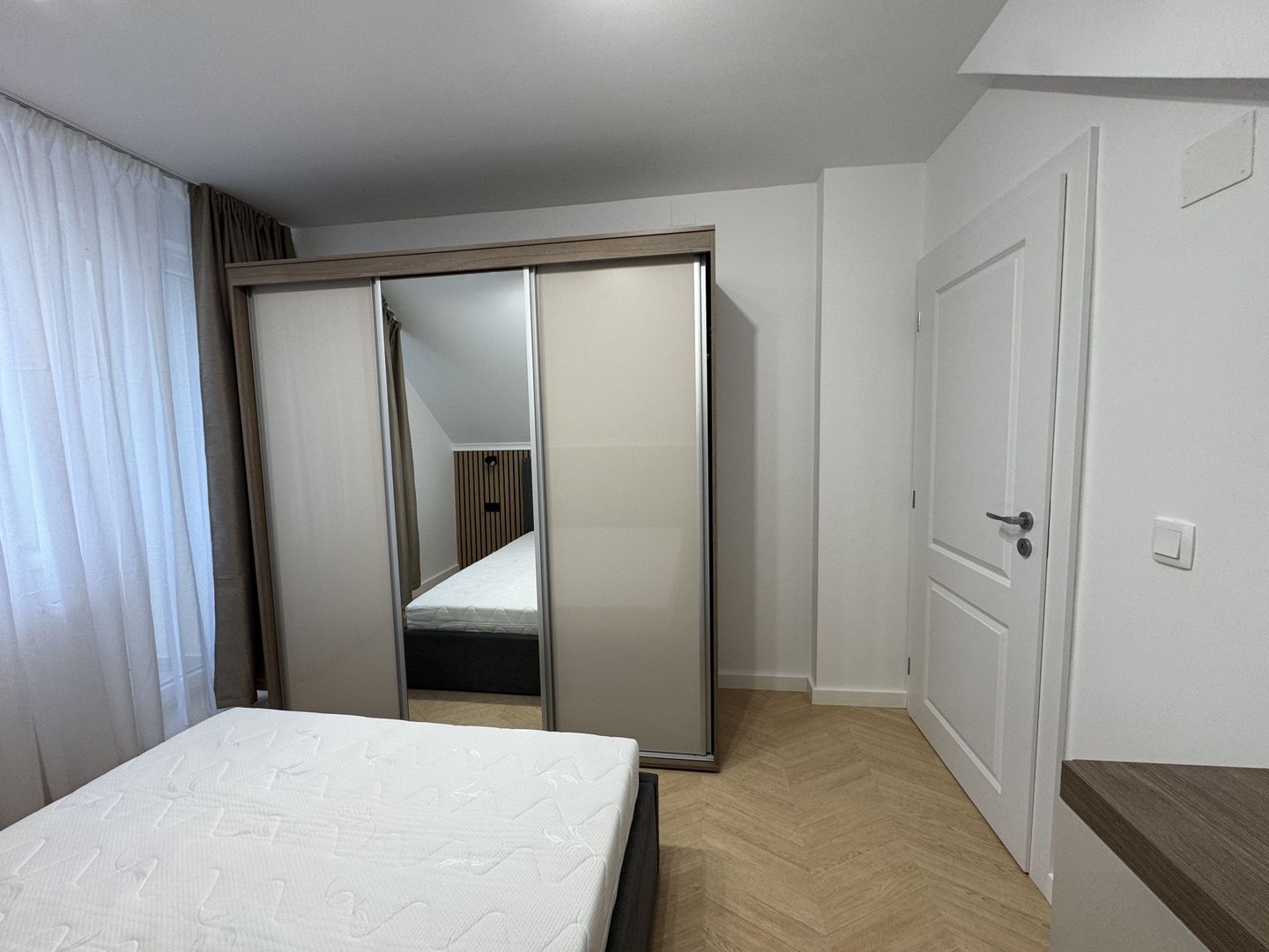 Apartament nr.5 cu 2 camere complet mobilat si utilat - Poză 11