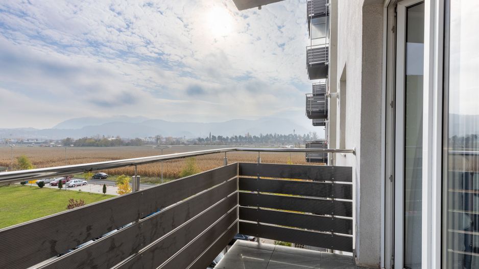 Oferim spre inchiriere apartament 2 camere etaj intermediar - Poză 1