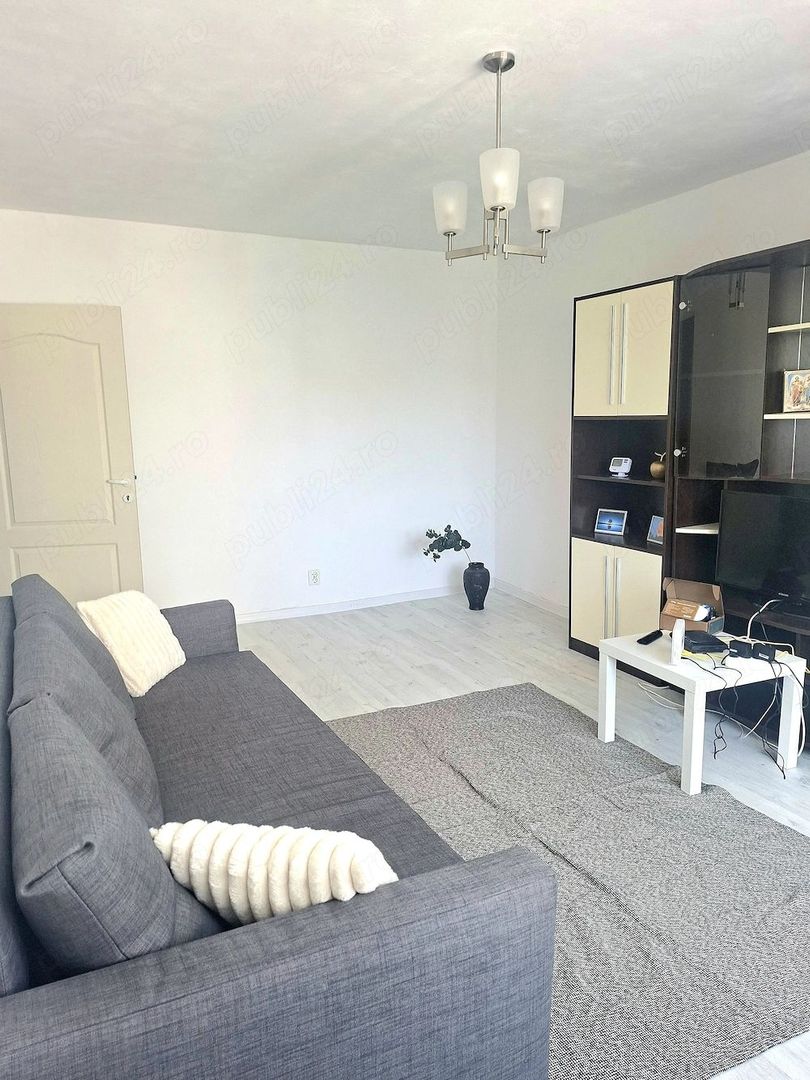 De inchiriat apartament 2 camere, Piața Centrală, et. 4, renovat, 450 eur - Poză 4