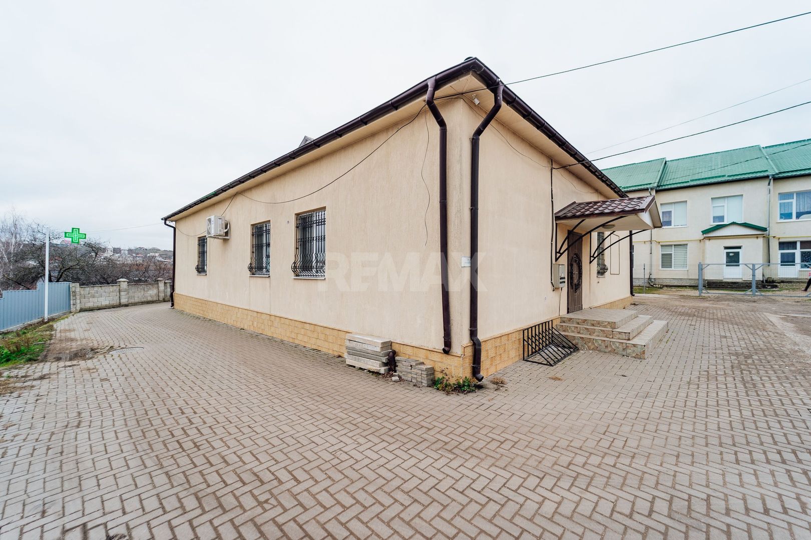 VÂNZARE I SPAȚIU COMERCIAL I STRĂȘENI SIREȚ I 293 m² - Poză 2