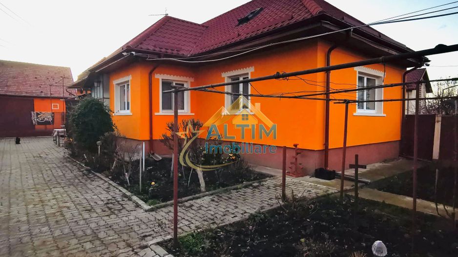 Casă de vânzare in Brașov, Stupini, 4 camere si teren de 1891mp - Poză 1