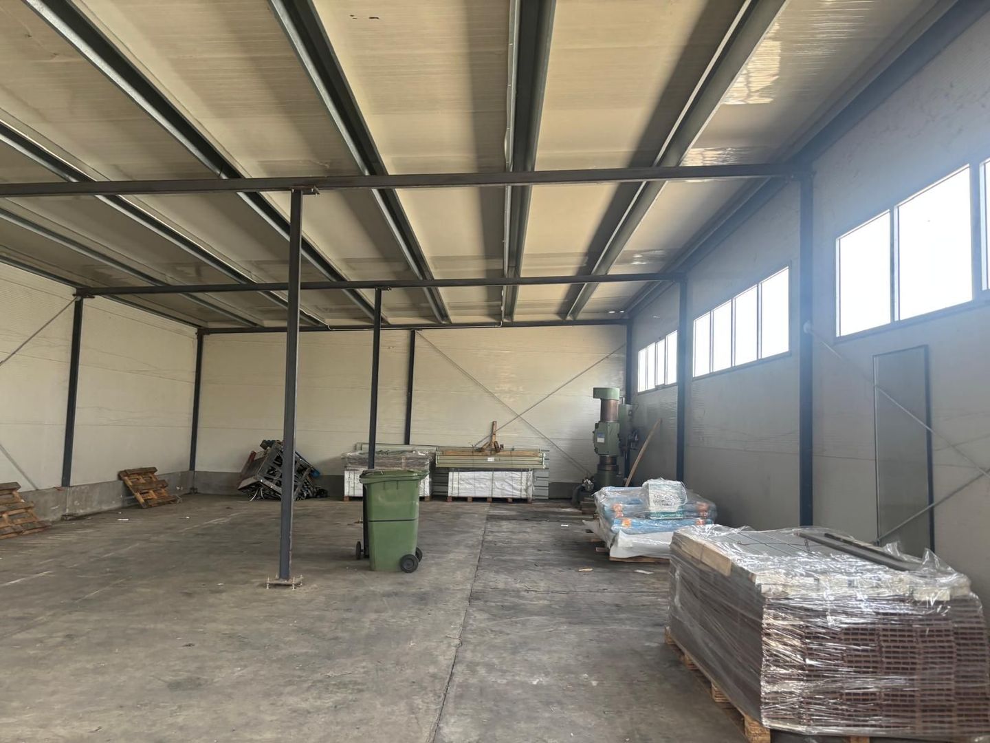 Depozit cu showroom de inchiriat de 1600 mp - Poză 17