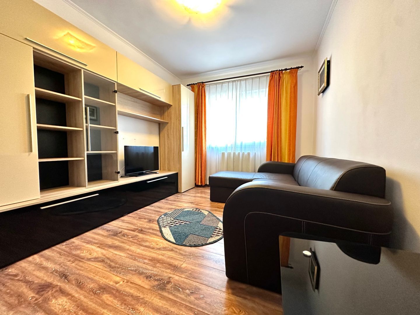 Apartament 3 camere zona Tractoru cu loc de parcare si boxa - Poză 2