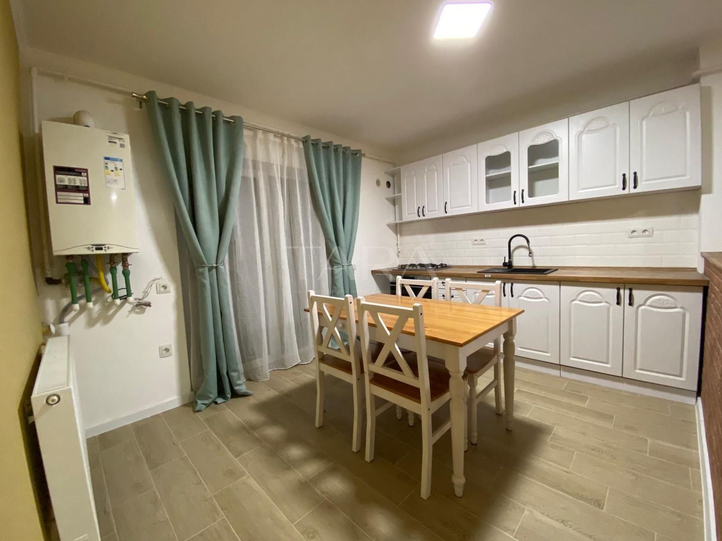 Apartament cu 2 camere si balcon generos, zona Eroilor  - Florești - Poză 4