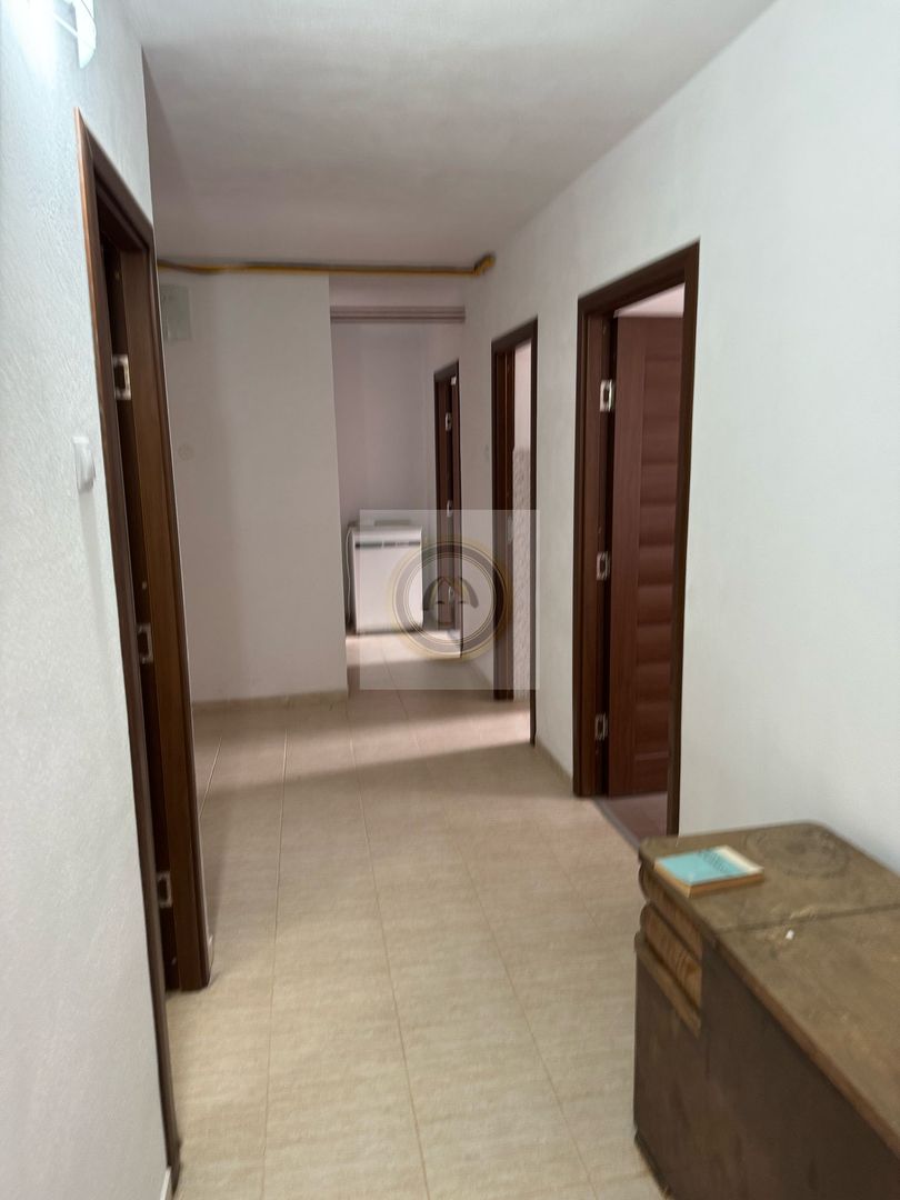 Apartament 3 camere de inchiriat | nemobilat, neutilat | langaDoboz - Poză 12