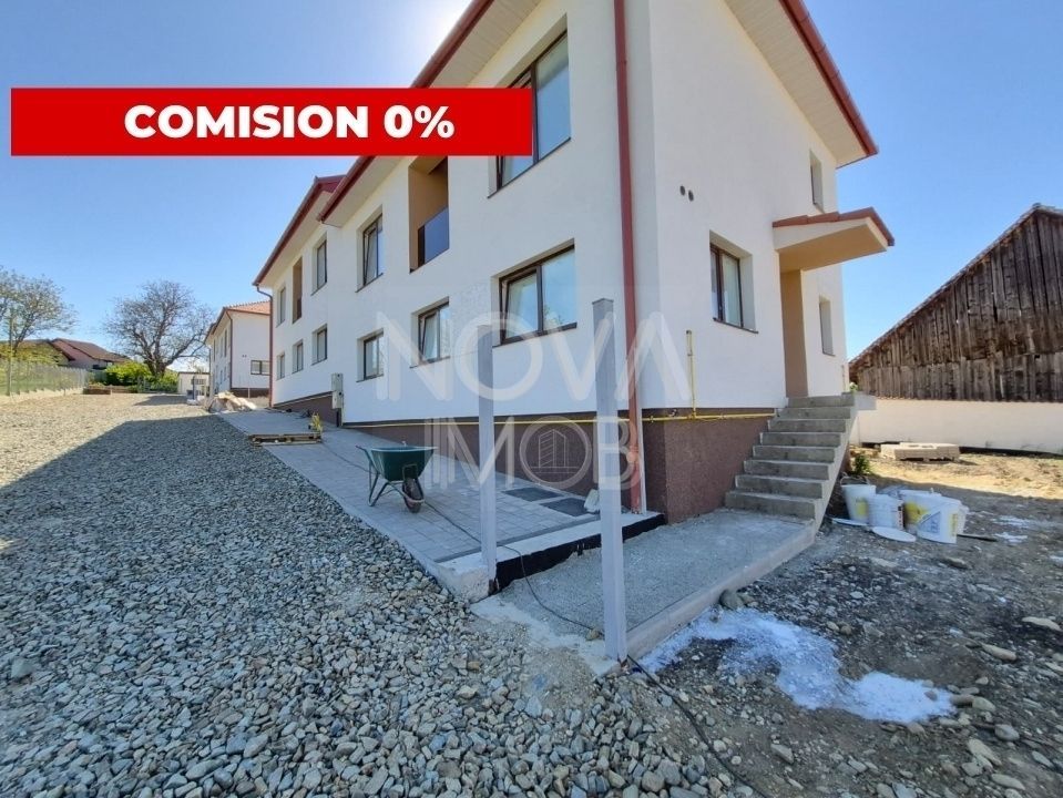 Casa tip duplex, la alb - Sura Mica - COMISION 0 - Poză 1