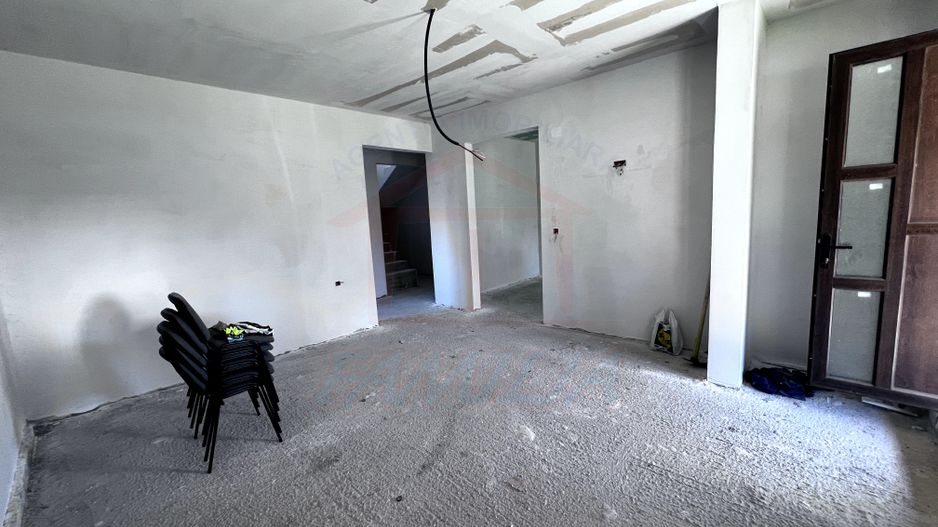 Vanzare casa P+M in Sendreni( in spatele Primariei), pret 99 000 euro - Poză 21