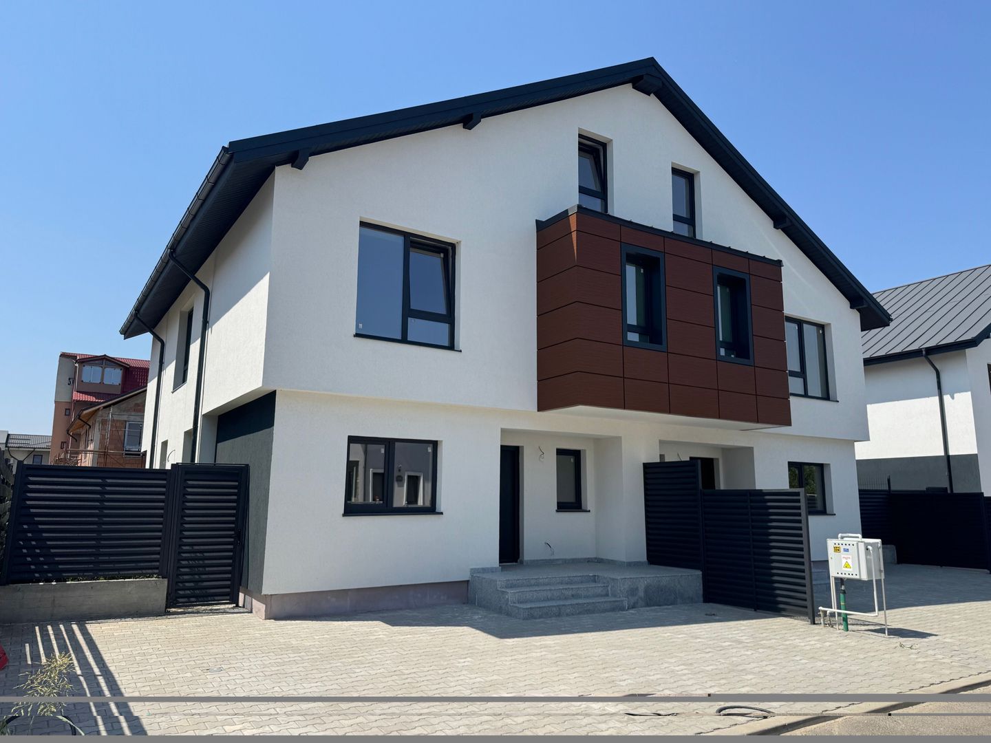 Vile Otopeni 23 august 5 camere, TOATE utilitatile - Poză 1