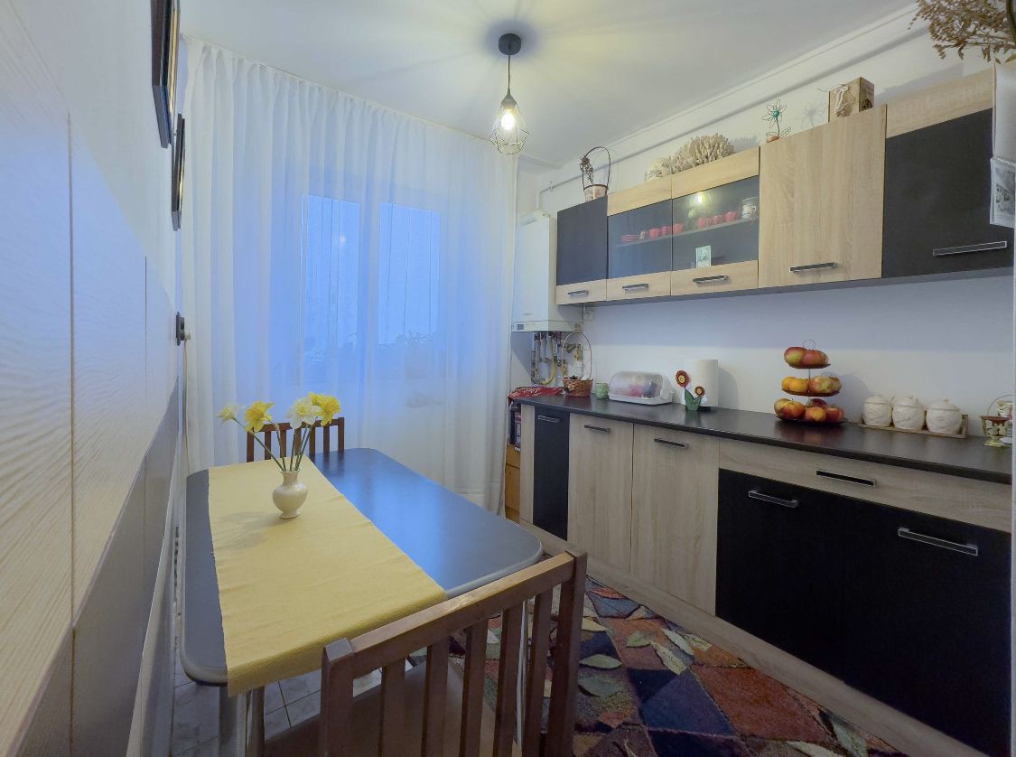 Apartament 2 camere decomandat, renovat,mobilat,utilat,centrala - Poză 3