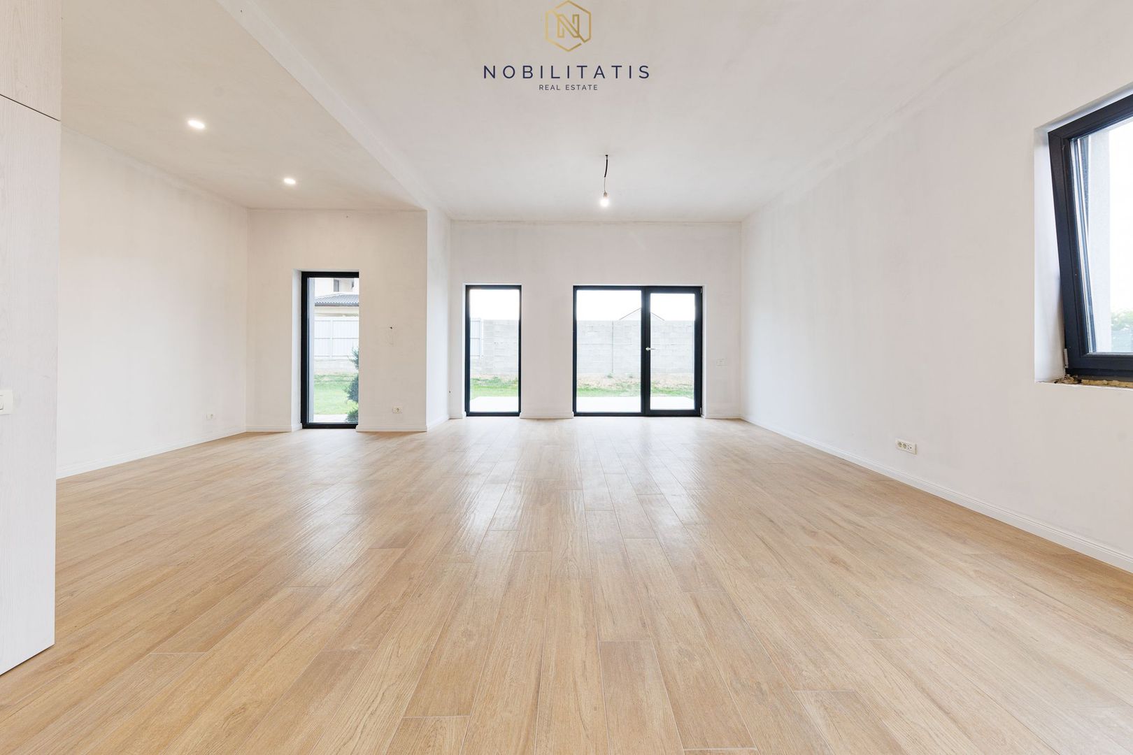 Duplex de vanzare la liziera padurii - 130 mp, 4 bai & 4 dormitoare - Poză 15