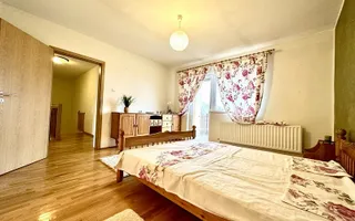 Casa la intrare în Ghiroda - Poză 20