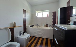 Apartament 2 Dormitoare, 2 Bai, Dumbravita, Curte interioara cu loc de joaca - Poză 7