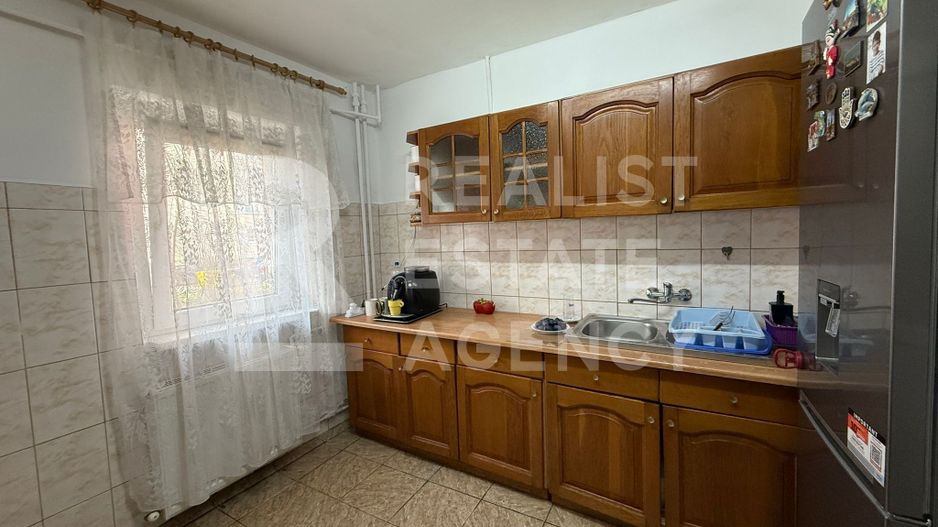 Vânzare, apartament, 2 camere, plus anexă - Poză 2