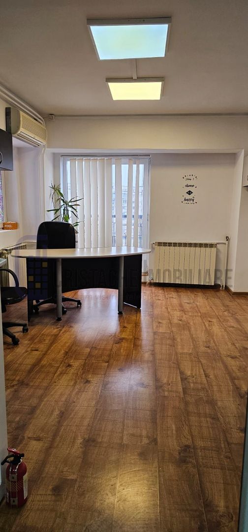 Birou, 5 camere, 2 grupuri sanitare, complet mobilat si utilat - Poză 7