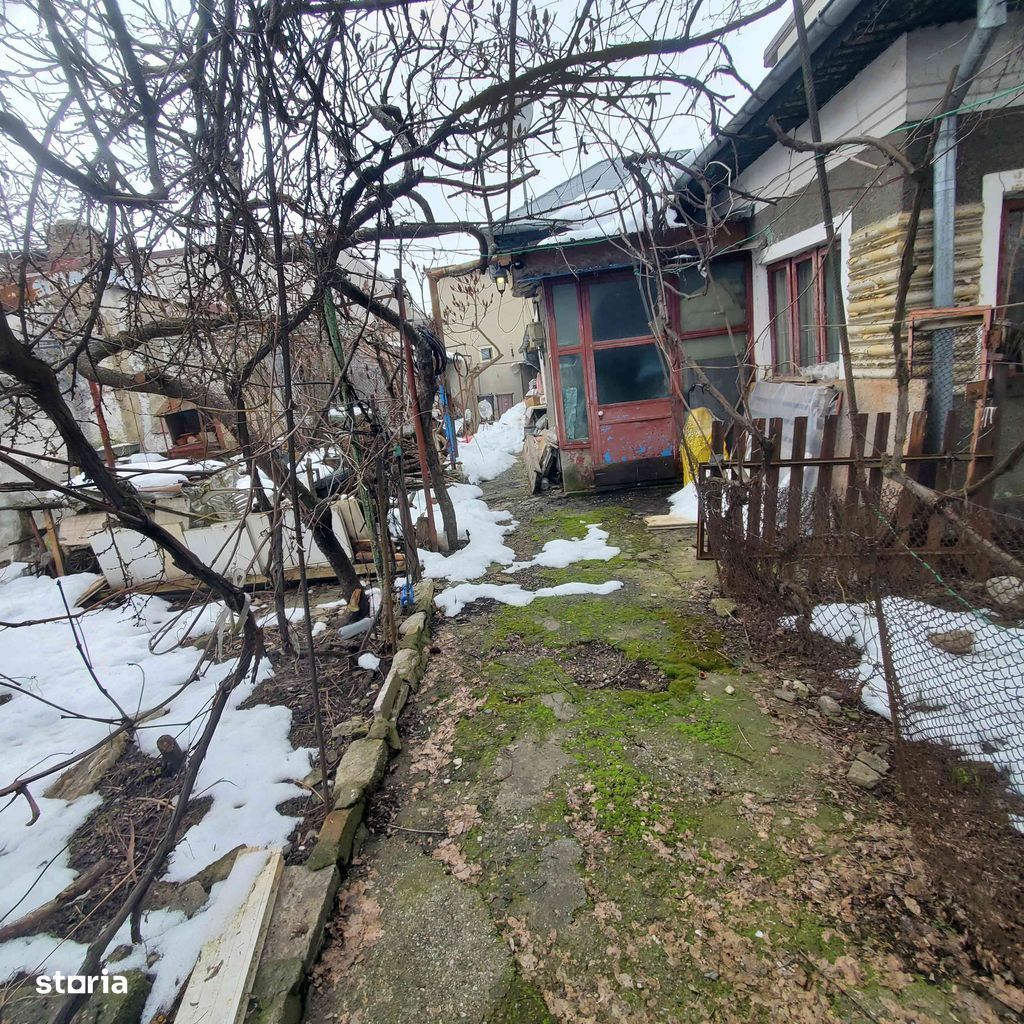 Teren de vanzare cu casa batraneasca in Bucurestii Noi - Poză 1