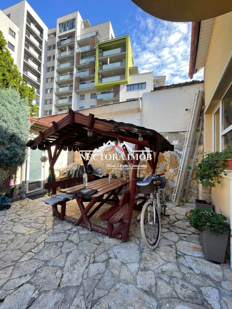 NECTORA IMOB-Casa 4 camere, Str. Constantin Tanase, zona Horea, 200 mp - Poză 16