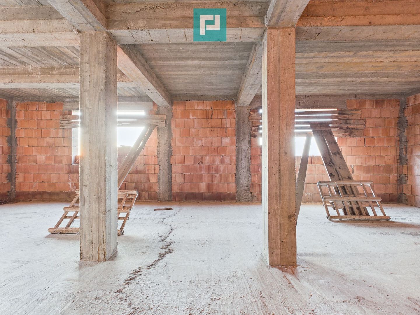 Proprietate impresionantă între Curtici și Macea - Poză 8