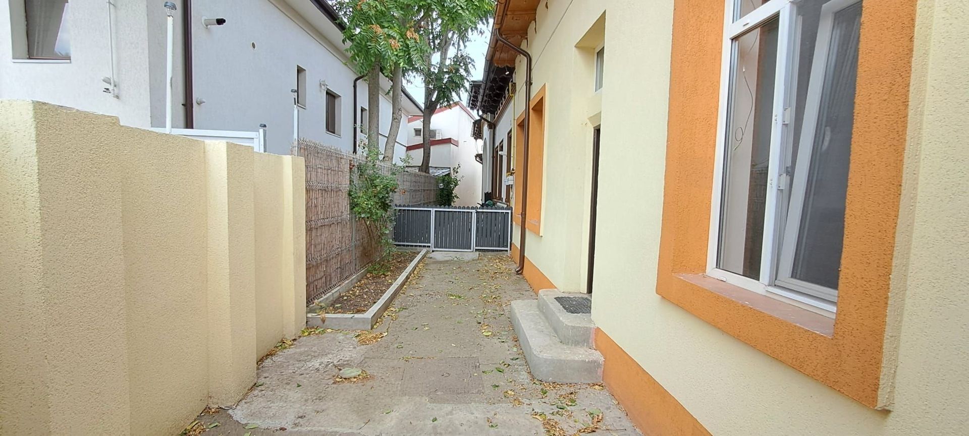 Dimitrie Cantemir, 350m metrou, casa 2 camere +curte, acte disponibile - Poză 1