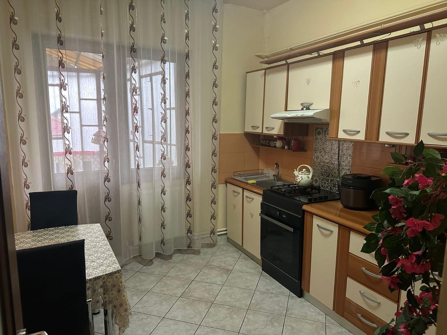 Apartament cu 3 camere si garaj, mobilat utilat,utracentral - Poză 7