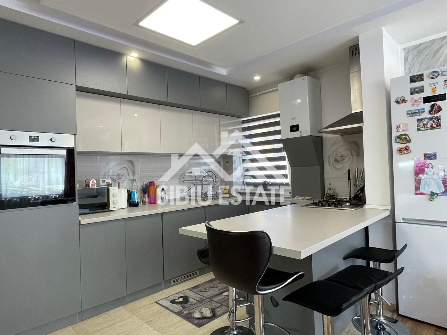 Apartament mobilat utilat 3 camere 2 balcoane–Șelimbar, Brana 123000 e - Poză 8