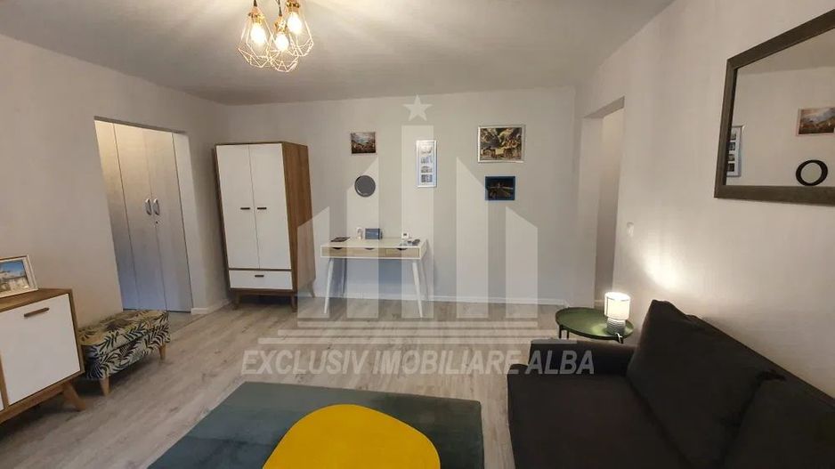 Inchiriez apartament 2 camere zona Cetate - Poză 1